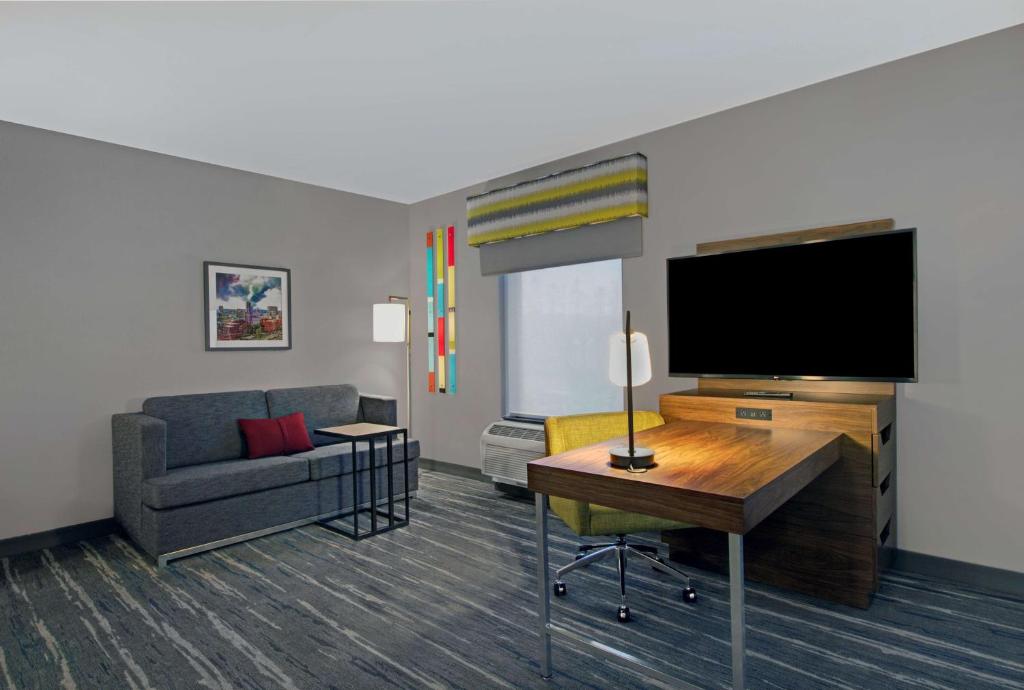 Hampton Inn & Suites by Hilton Syracuse Dewitt - King Studio Suite - Niet -roken