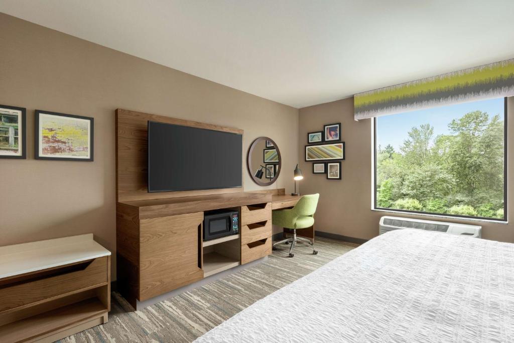TV a/nebo společenská místnost v ubytování Hampton Inn & Suites Tacoma/Puyallup