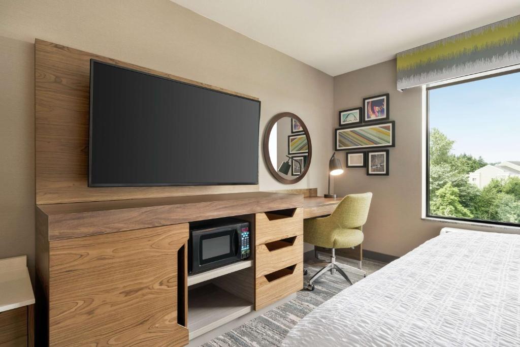 TV a/nebo společenská místnost v ubytování Hampton Inn & Suites Tacoma/Puyallup