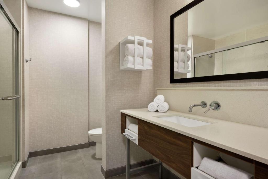 Koupelna v ubytování Hampton Inn & Suites Tacoma/Puyallup