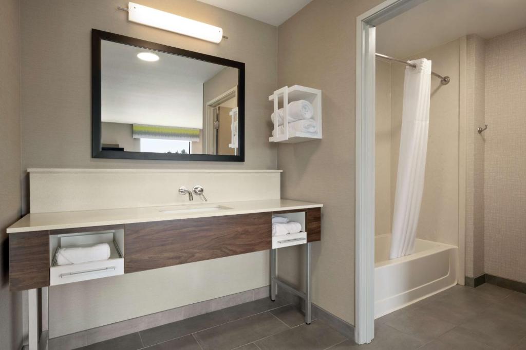 Koupelna v ubytování Hampton Inn & Suites Tacoma/Puyallup