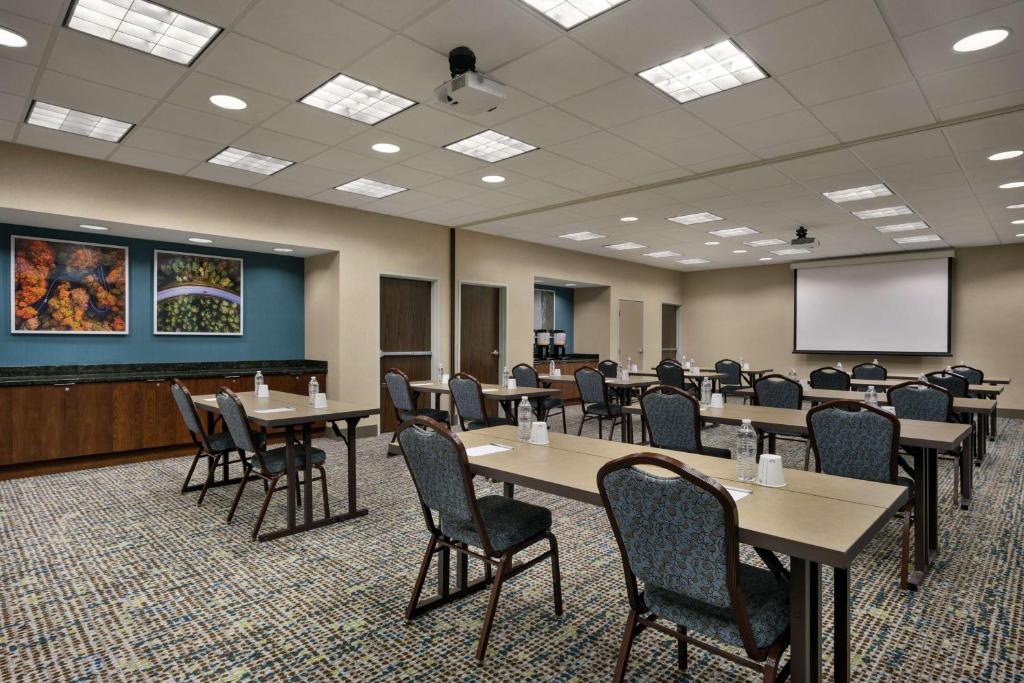 Konferenční prostory v ubytování Hampton Inn & Suites Tacoma/Puyallup