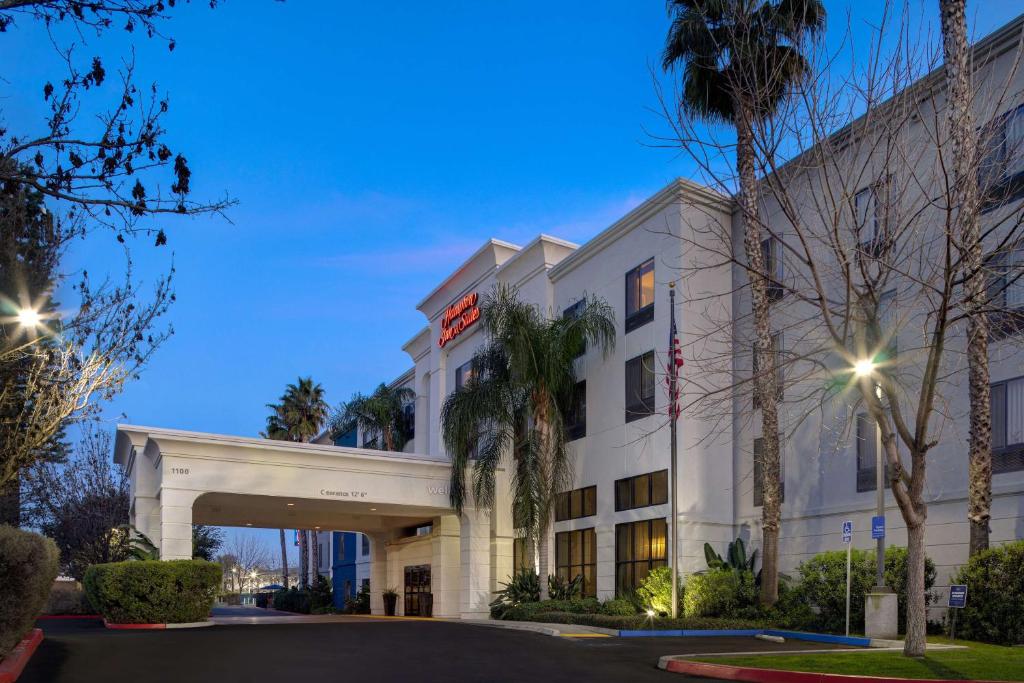 a rendering of the front of a hotel at Hampton Inn & Suites Tulare in Tulare