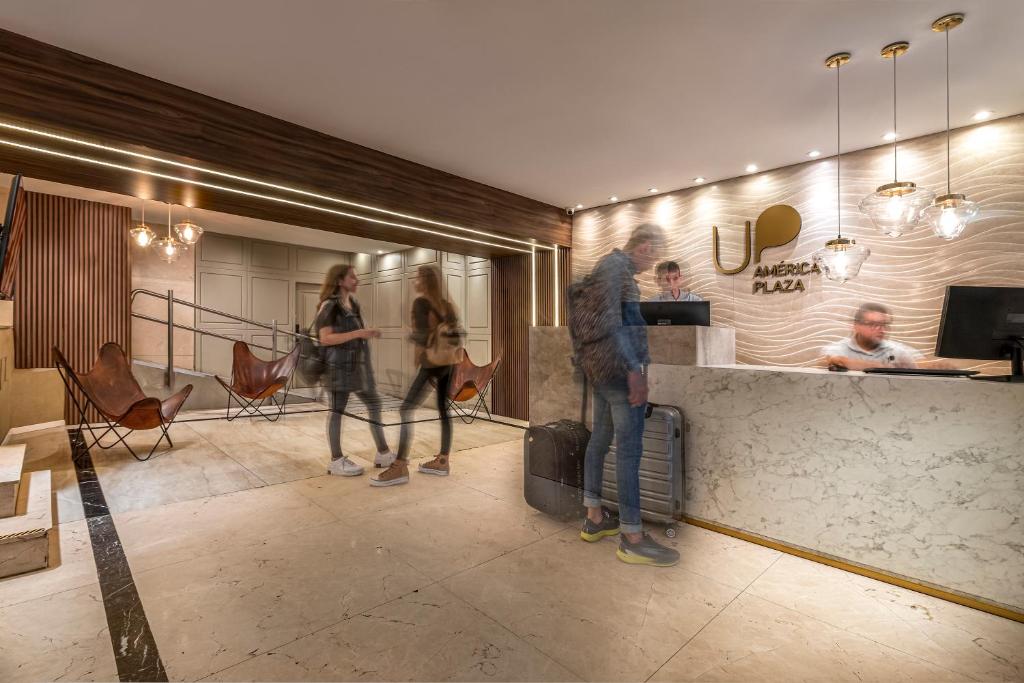 Гости Up América Plaza