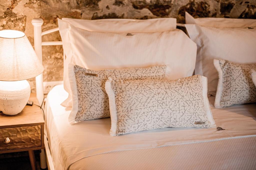 Postel nebo postele na pokoji v ubytování Petra Elounda Suites - Adults Only