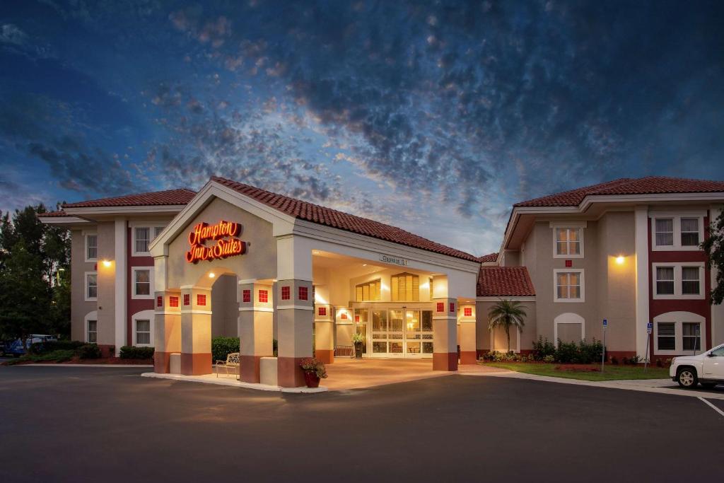 a hotel with a sign on the front of it at Hampton Inn & Suites Venice Bayside South Sarasota in Venice