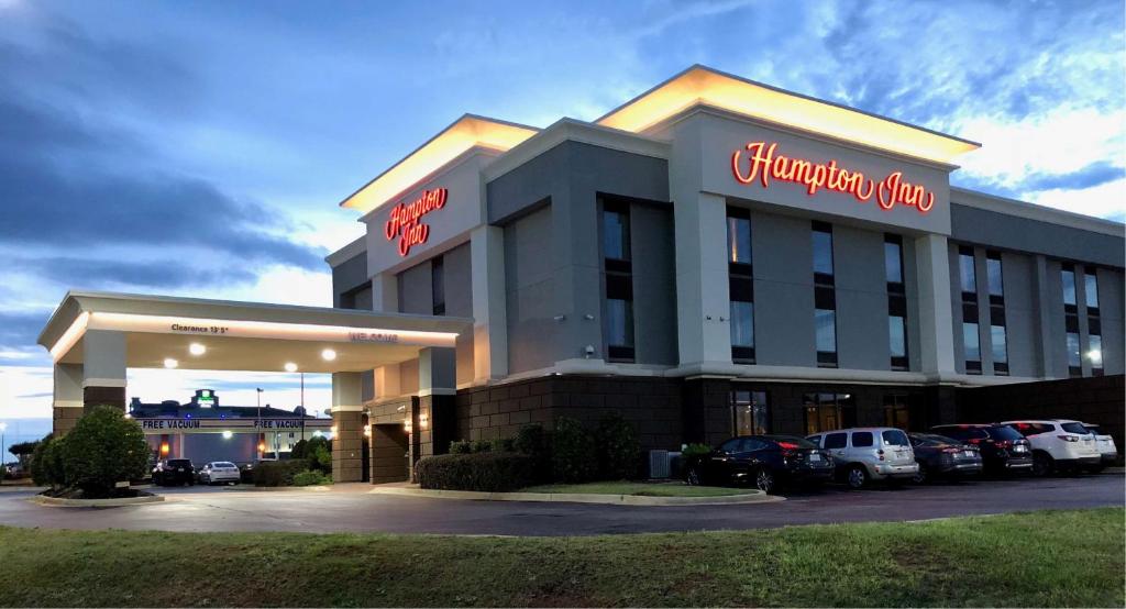 a hampton inn with cars parked in a parking lot at Hampton Inn Warner Robins in Warner Robins