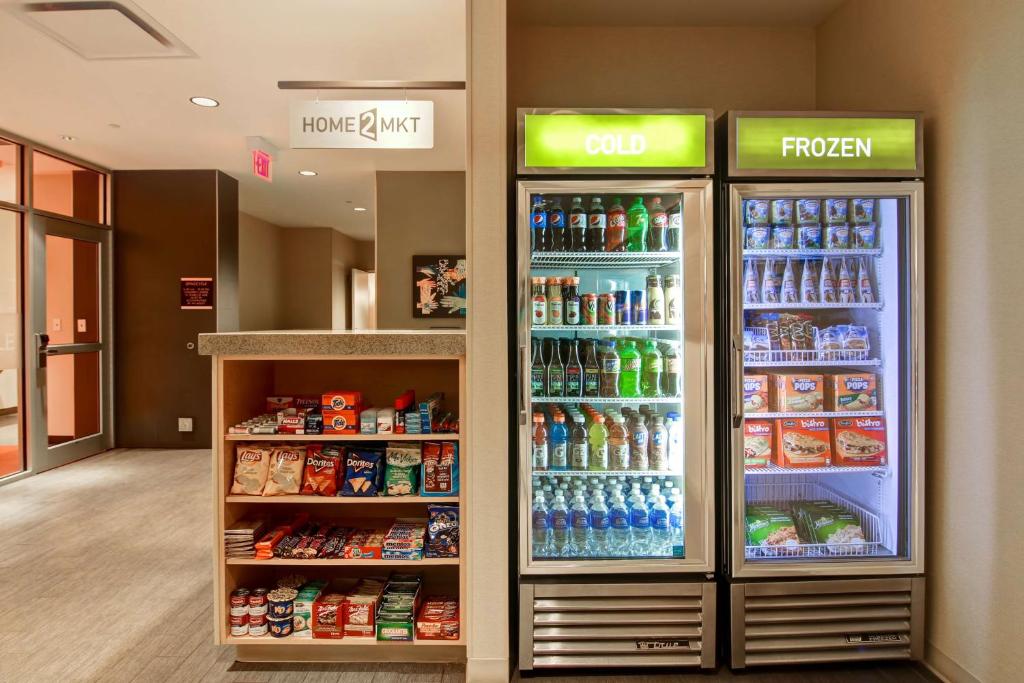 Supermarket nebo jiné obchody v  hotelu nebo okolí