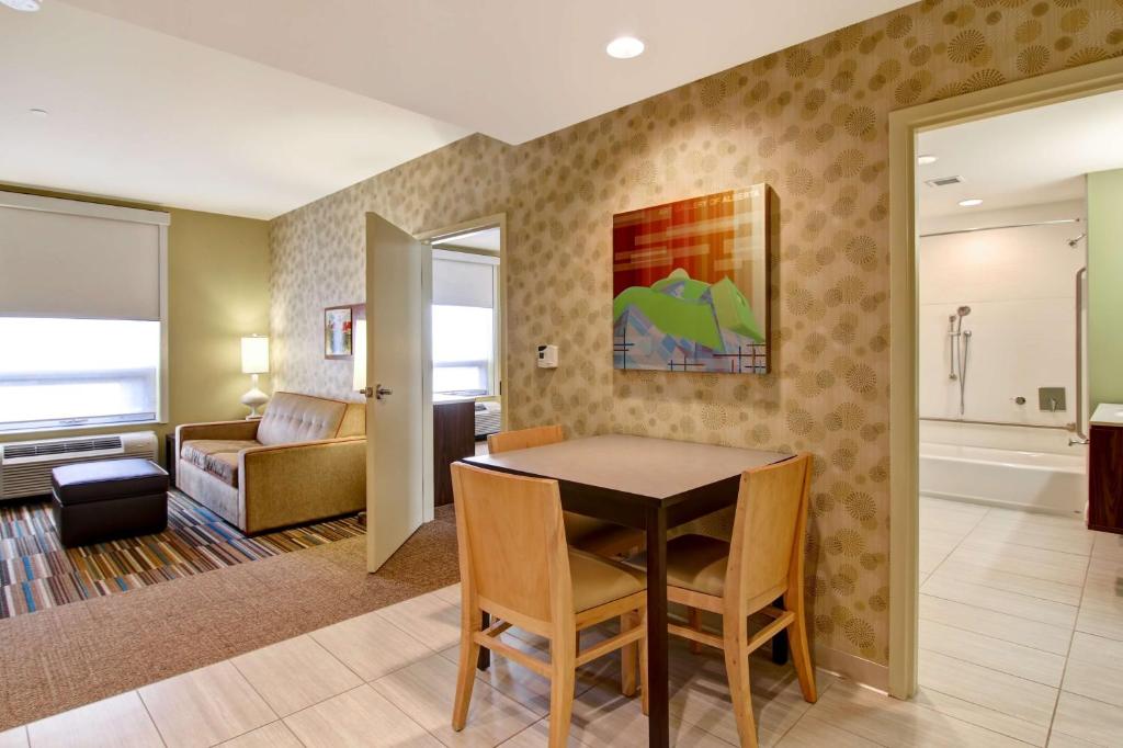 Fotografie z fotogalerie ubytování Home2 Suites by Hilton West Edmonton v destinaci Edmonton