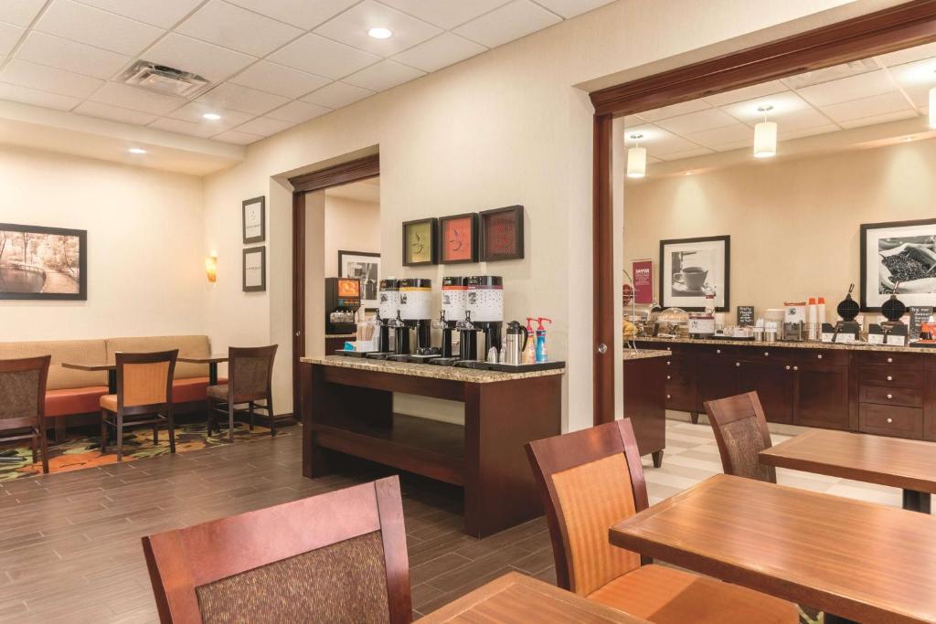 Hampton Inn by Hilton Edmonton South - Resim 13