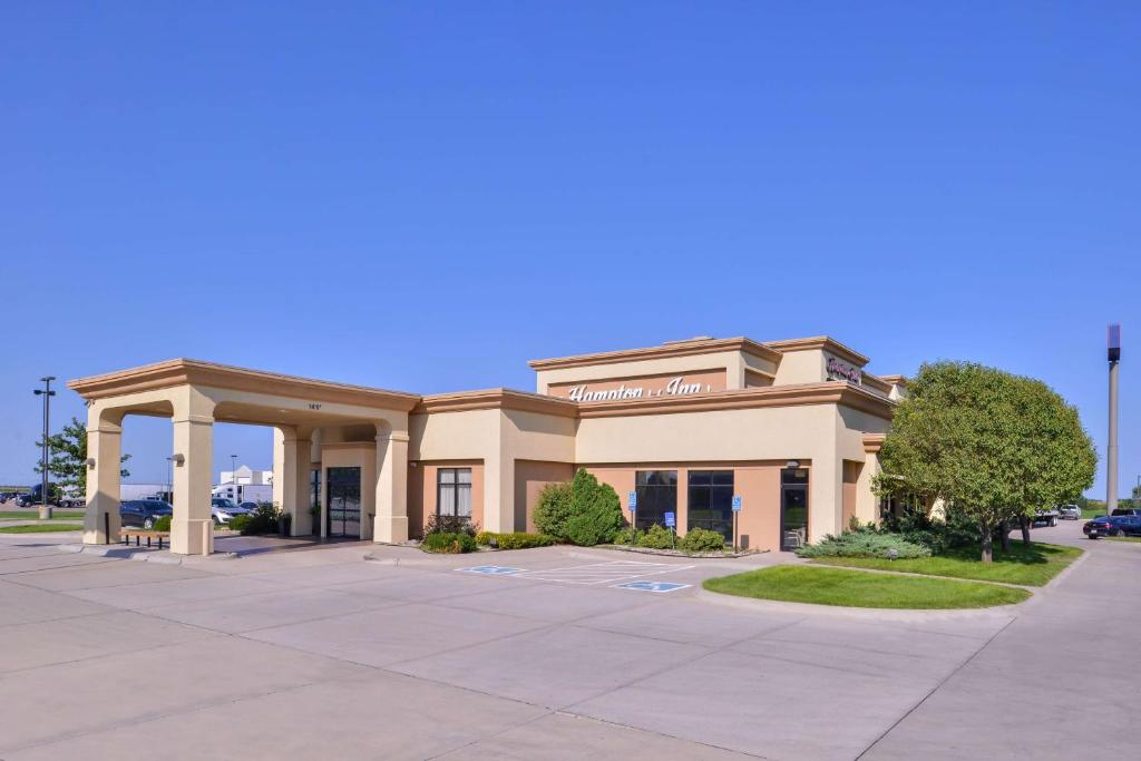 a building with a parking lot in front of it at Hampton Inn York in York