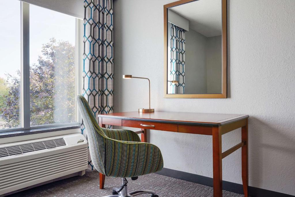 Hilton Garden Inn Allentown West - Camera King Con Divano Letto - Non Fumatori