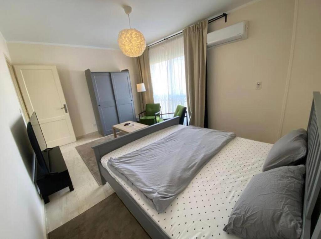 Postel nebo postele na pokoji v ubytování Madinaty Hotel