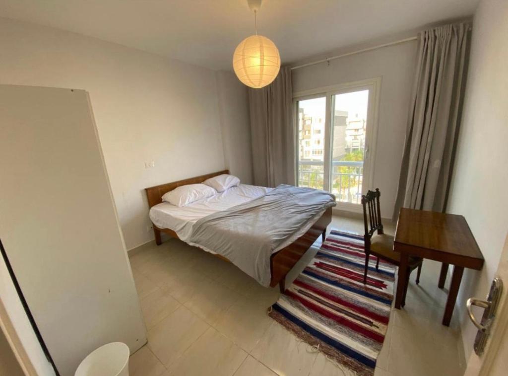 Postel nebo postele na pokoji v ubytování Madinaty Hotel