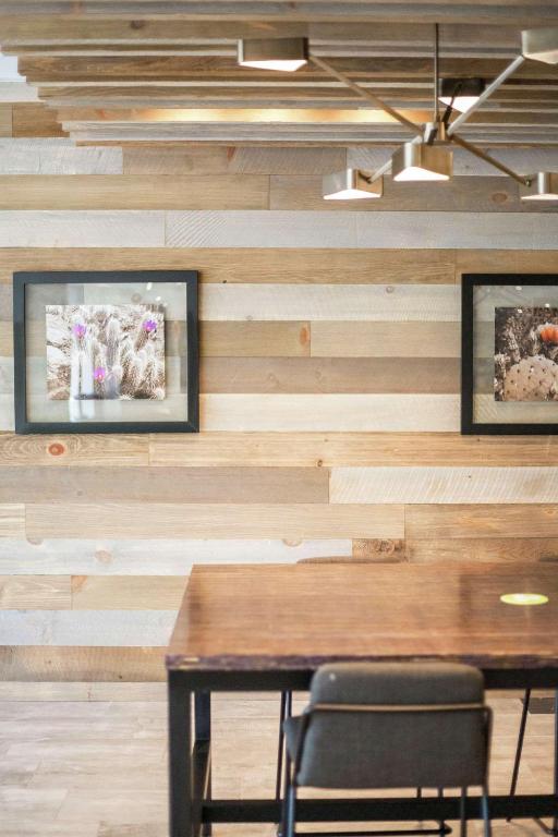 DoubleTree by Hilton Austin-University Area photo