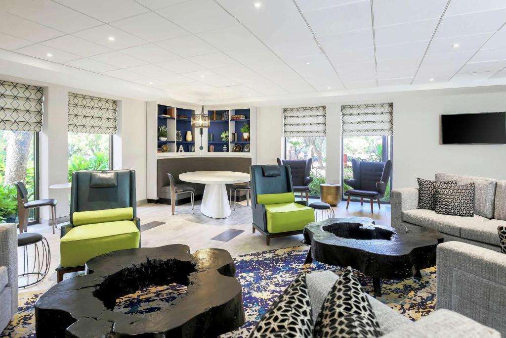 DoubleTree by Hilton Austin-University Area photo