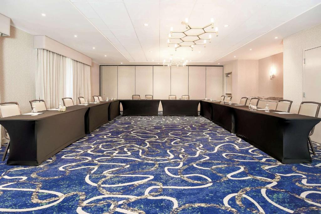 DoubleTree by Hilton Austin-University Area photo