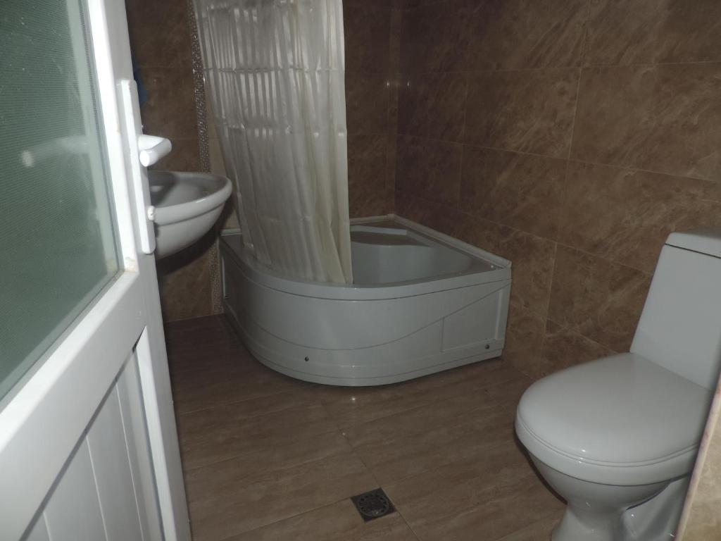 Koupelna v ubytování Tinikos Guest House