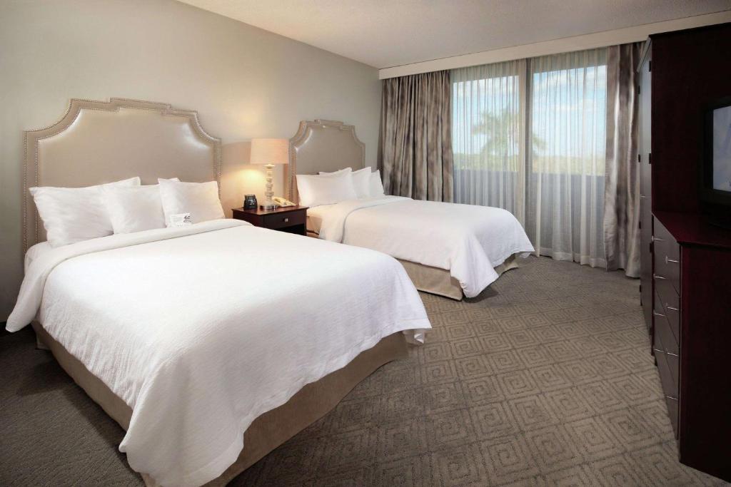 Embassy Suites Boca Raton - One-Bedroom Suite - Mobility Access/Bath Tub