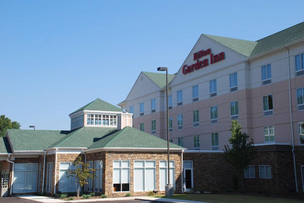 an exterior view of a hotel at Hilton Garden Inn Birmingham/Trussville in Trussville