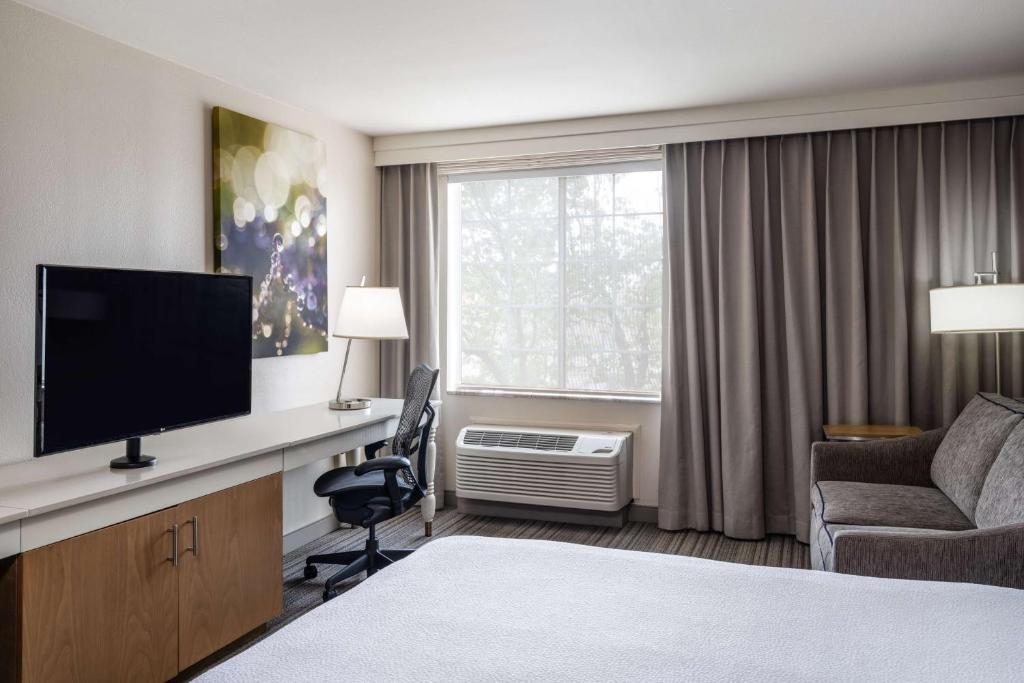 Hilton Garden Inn Bakersfield - King Room