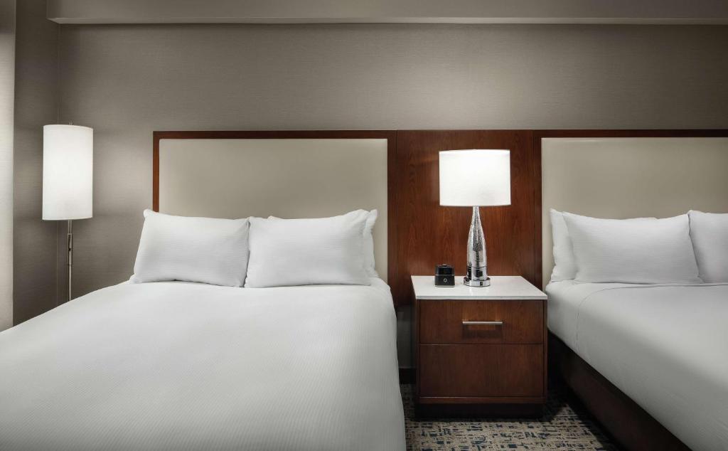 Hilton Boston Logan Airport - Комната Королевы С Двумя Кроватями Королевы