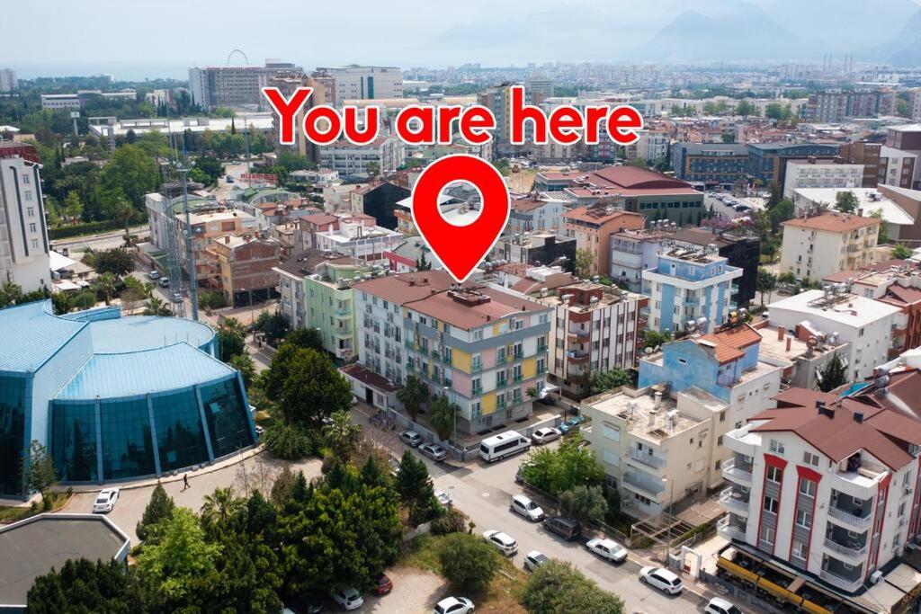 Nespecifikovaný výhled na destinaci Antalya nebo výhled na město při pohledu z apartmánu