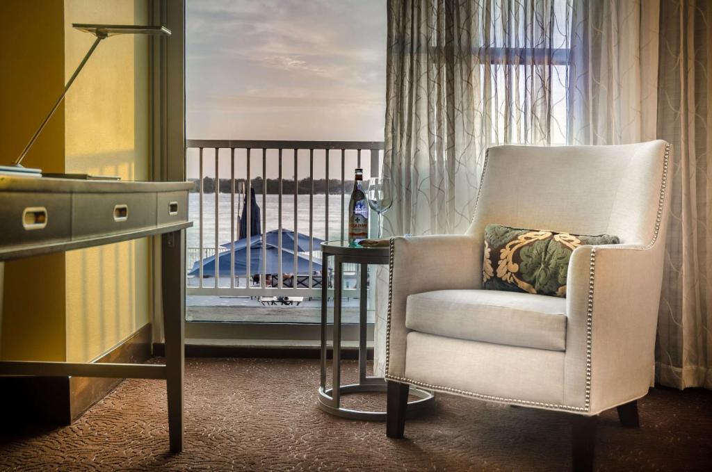 Hilton Baton Rouge Capitol Center - Chambre King Executive Avec Balcon Et Vue Sur La Rivière