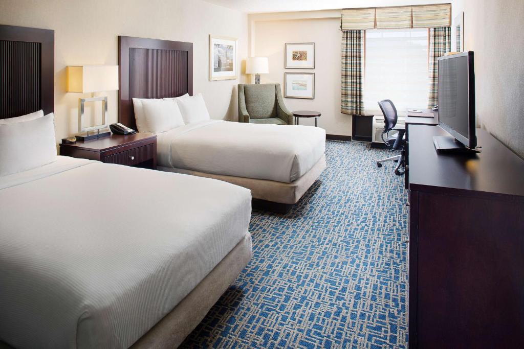 DoubleTree by Hilton Baltimore - BWI Airport - Double Room With Two Double Beds