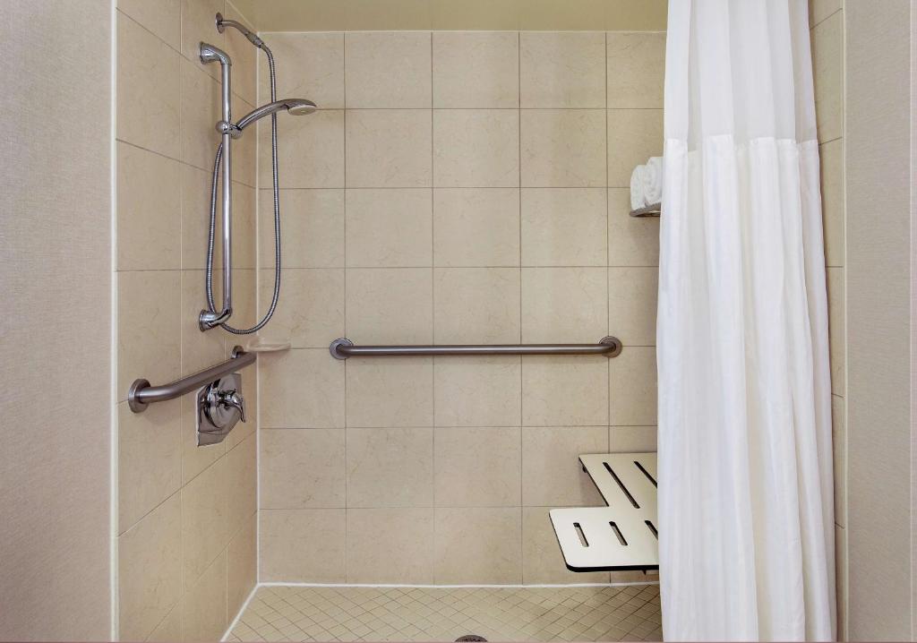 Koupelna v ubytování DoubleTree by Hilton Columbia