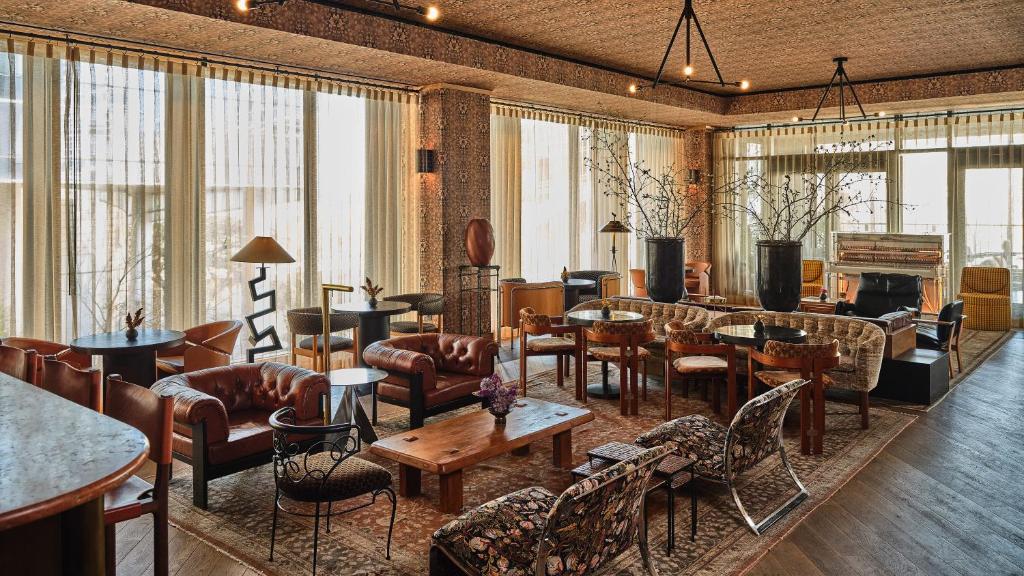 Posezení v ubytování Austin Proper Hotel, a Member of Design Hotels