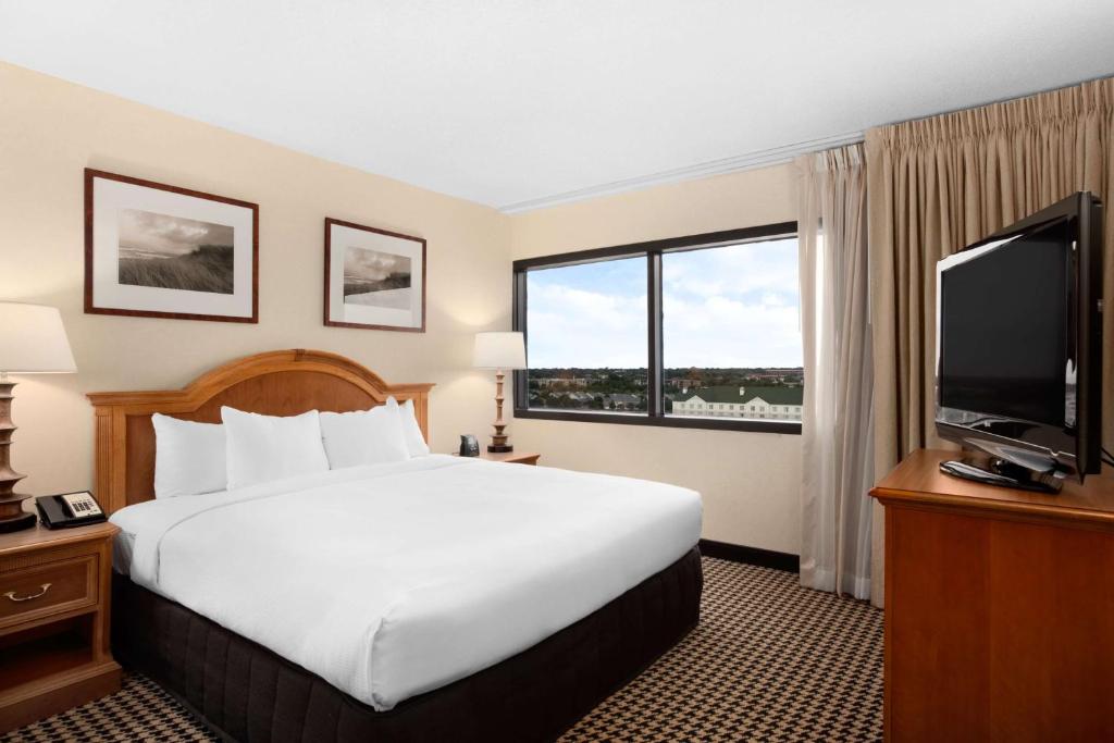 Hilton Suites Chicago/Oakbrook Terrace - 