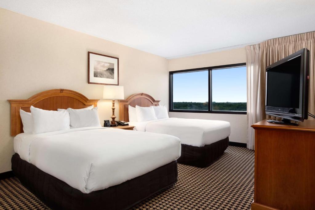 Hilton Suites Chicago/Oakbrook Terrace - 