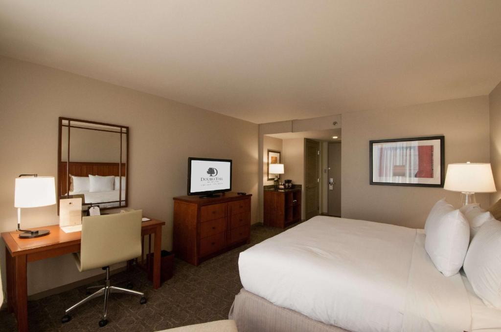 DoubleTree by Hilton Chicago - Oak Brook - King Room - No Fumadores