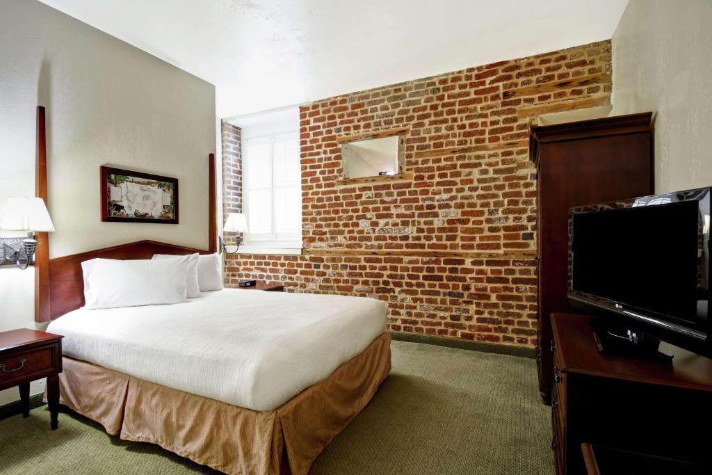 Embassy Suites Charleston - Historic District - Queen Suite - Niet -roken
