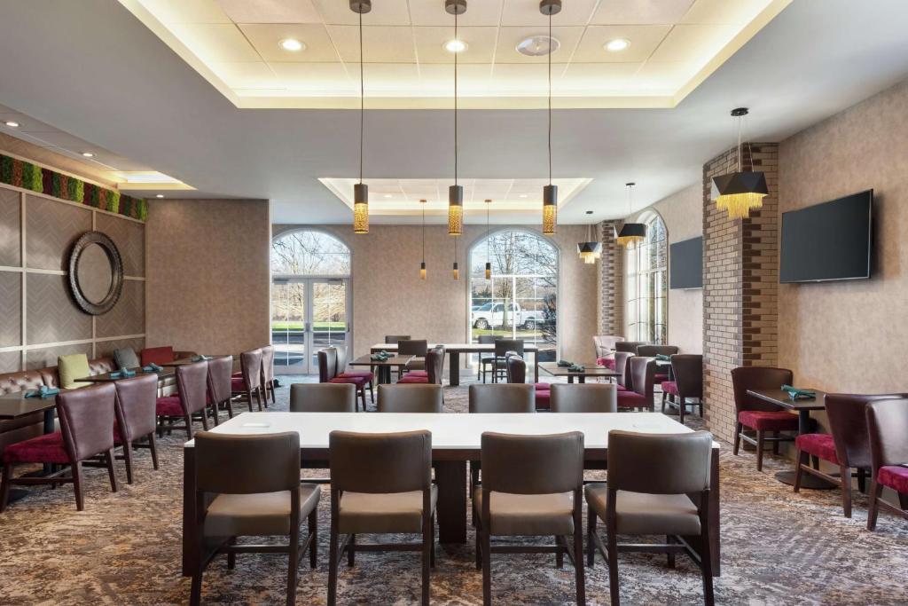 Embassy Suites by Hilton Cleveland Rockside