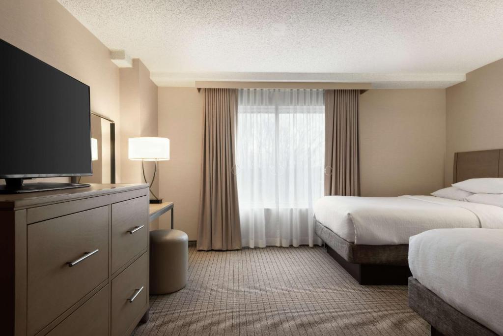 Embassy Suites by Hilton Cleveland Rockside - Suite With Two Double Beds - Non-Smoking