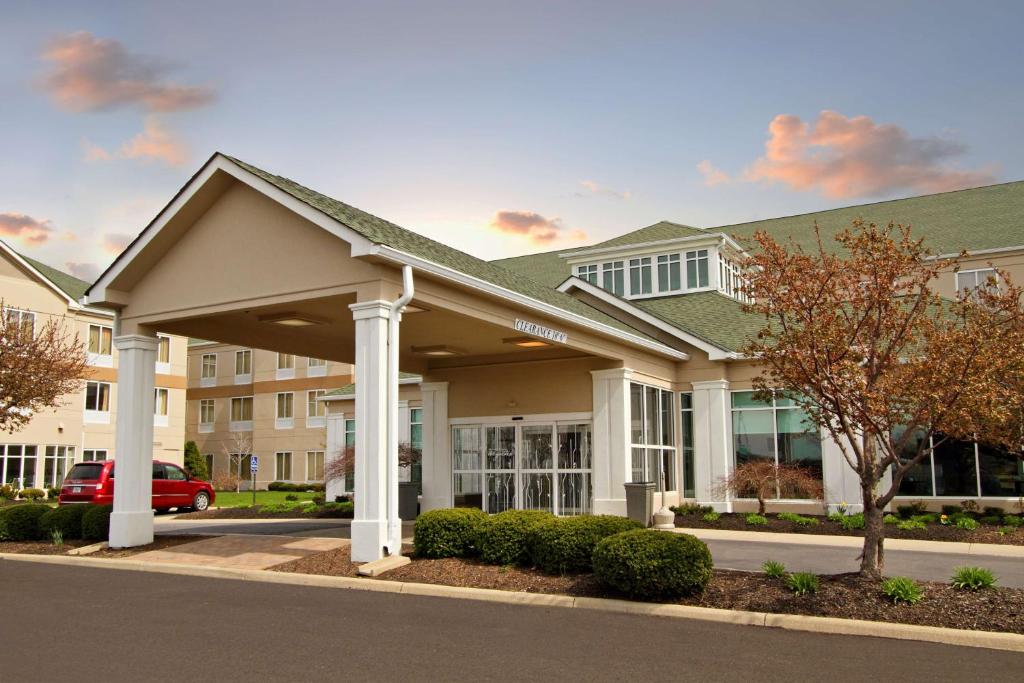 a hotel building with a car parked in front of it at Hilton Garden Inn Columbus Airport in Columbus