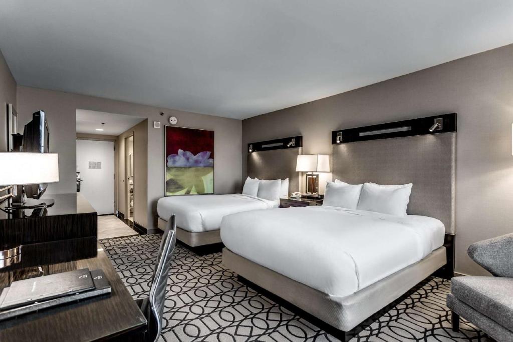 Hilton Columbus at Easton - Queen Room With Two Queen Beds