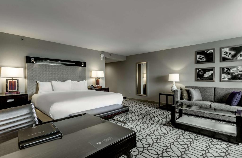 Hilton Columbus at Easton - Junior King Suite