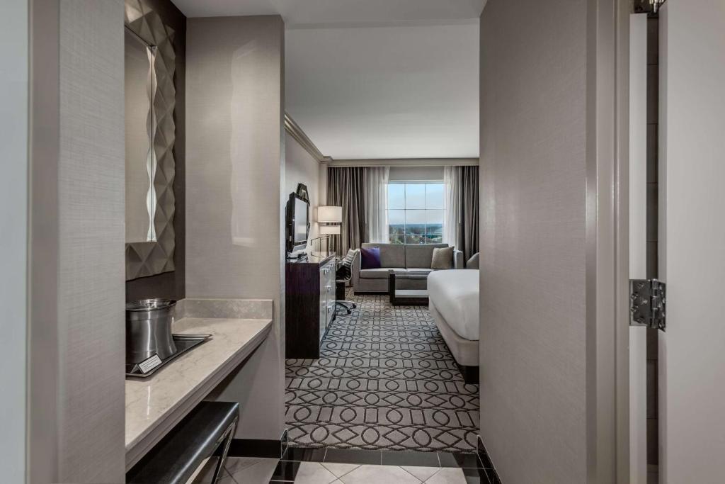 Hilton Columbus at Easton photo
