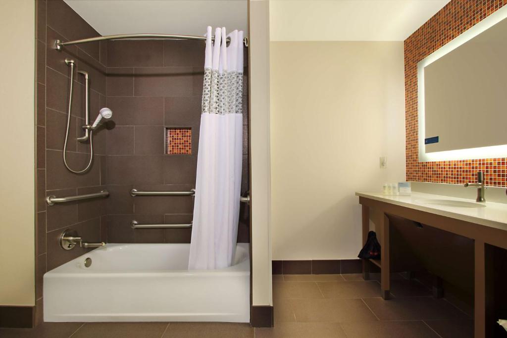 Hampton Inn & Suites Columbus-Downtown, Ohio - 