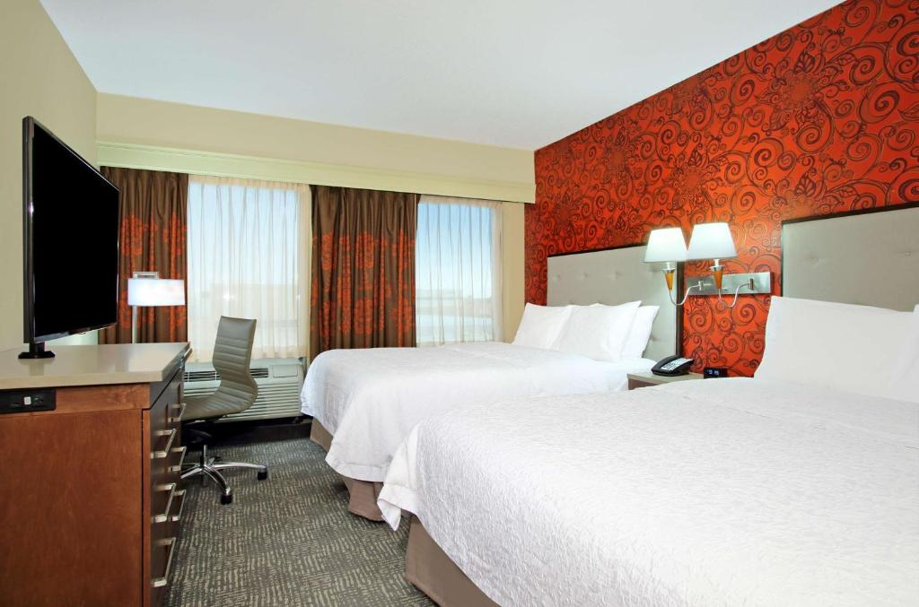 Hampton Inn & Suites Columbus-Downtown, Ohio - Queen Room With Two Queen Beds - Niet Roken