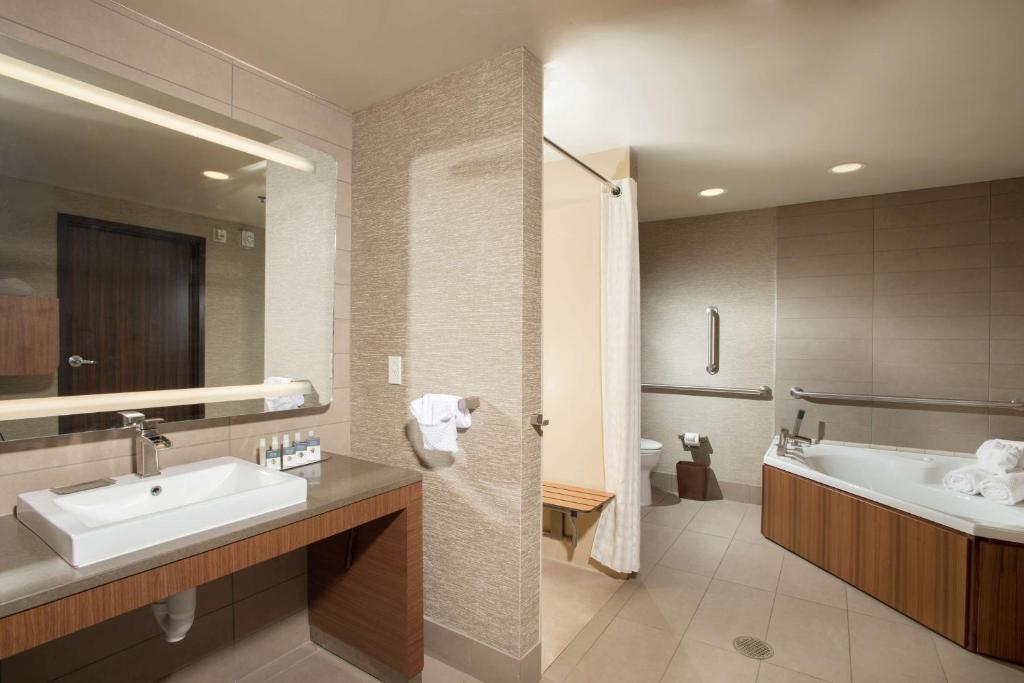 The Broadway Columbia - a DoubleTree by Hilton Hotel photo