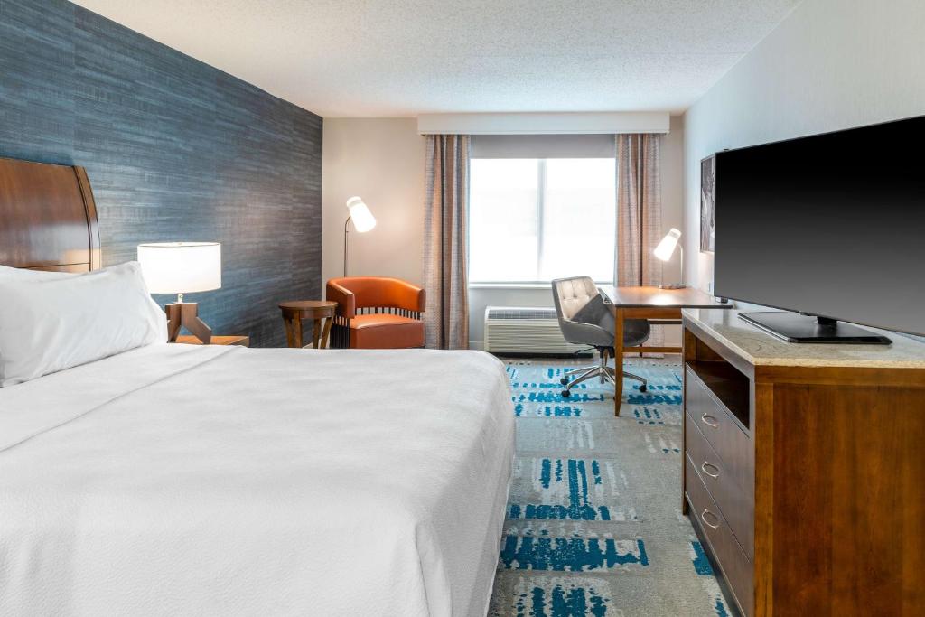 Hilton Garden Inn Arlington/Courthouse Plaza - King Room With Accessible Tub - Mobility Access