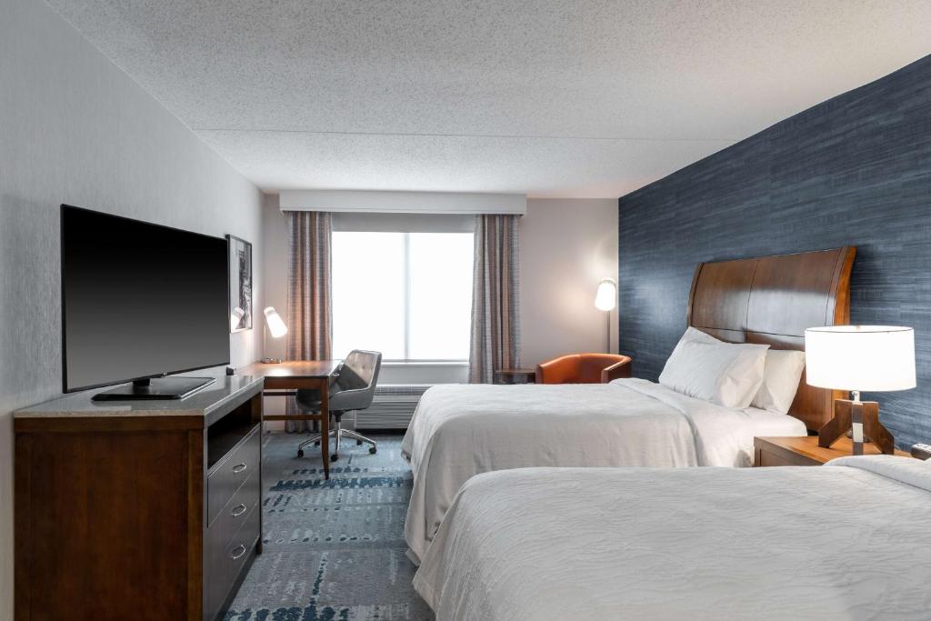 Hilton Garden Inn Arlington/Courthouse Plaza - Queen Room With Two Queen Beds