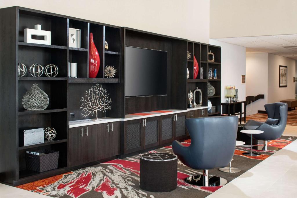 Posezení v ubytování DoubleTree by Hilton Denver Tech