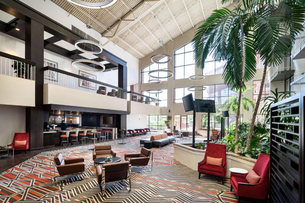 Posezení v ubytování DoubleTree by Hilton Denver Tech