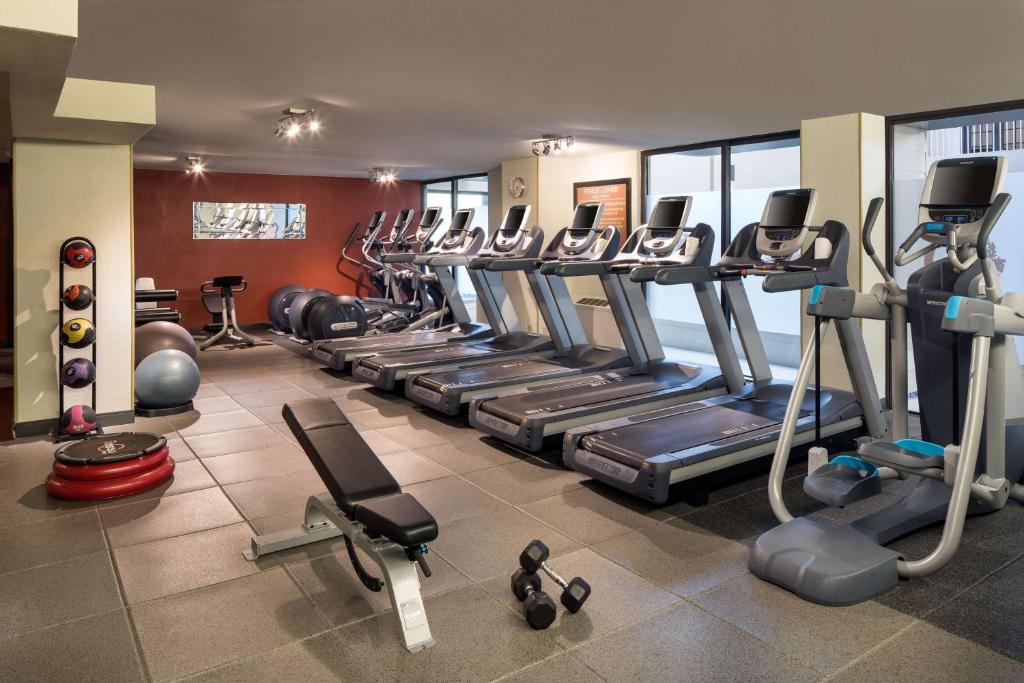 Fitness centrum a/nebo fitness zařízení v ubytování DoubleTree by Hilton Denver Tech