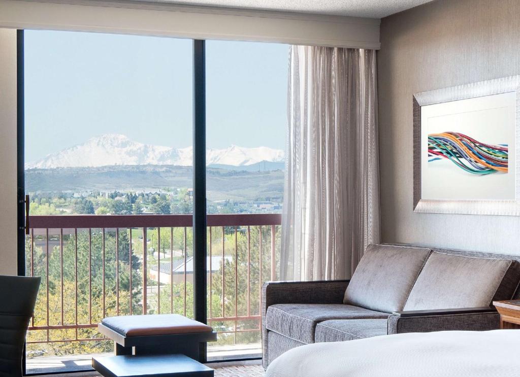 Nespecifikovaný výhled na hory nebo výhled na hory při pohledu z hotelu